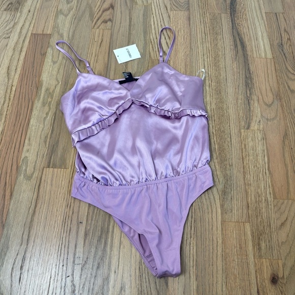 Forever 21 Bodysuit Purple Camisole Ruffle V Neck NWT - Picture 1 of 6